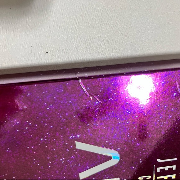 Jeffree Star Alien Eyeshadow Palette - Picture 6 of 8